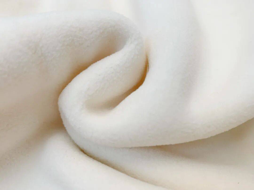 穿得少，卻很暖！會「發熱」還排汗好的保暖內衣，真的香