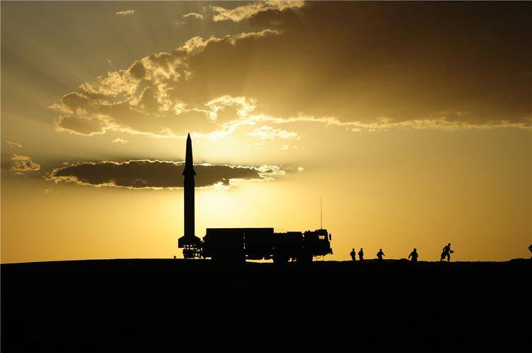 原創打破重型底盤效能天花板，火箭軍東風快遞這回真要跑得無影無蹤了