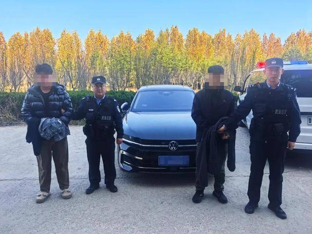 公廁裡雕刻“涉黃”網址？兩人被刑拘！