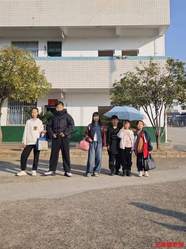 失物招領還能這麼玩，小學“時裝秀”創意滿滿