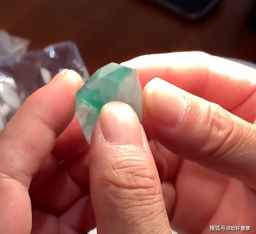 天然的“富貴包”，不做雕刻直接鑲嵌戴！