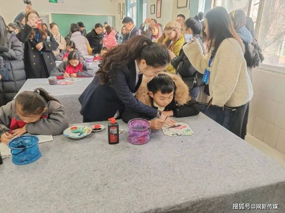 巴中市小學美育骨幹教師專項培訓班走進清江小學