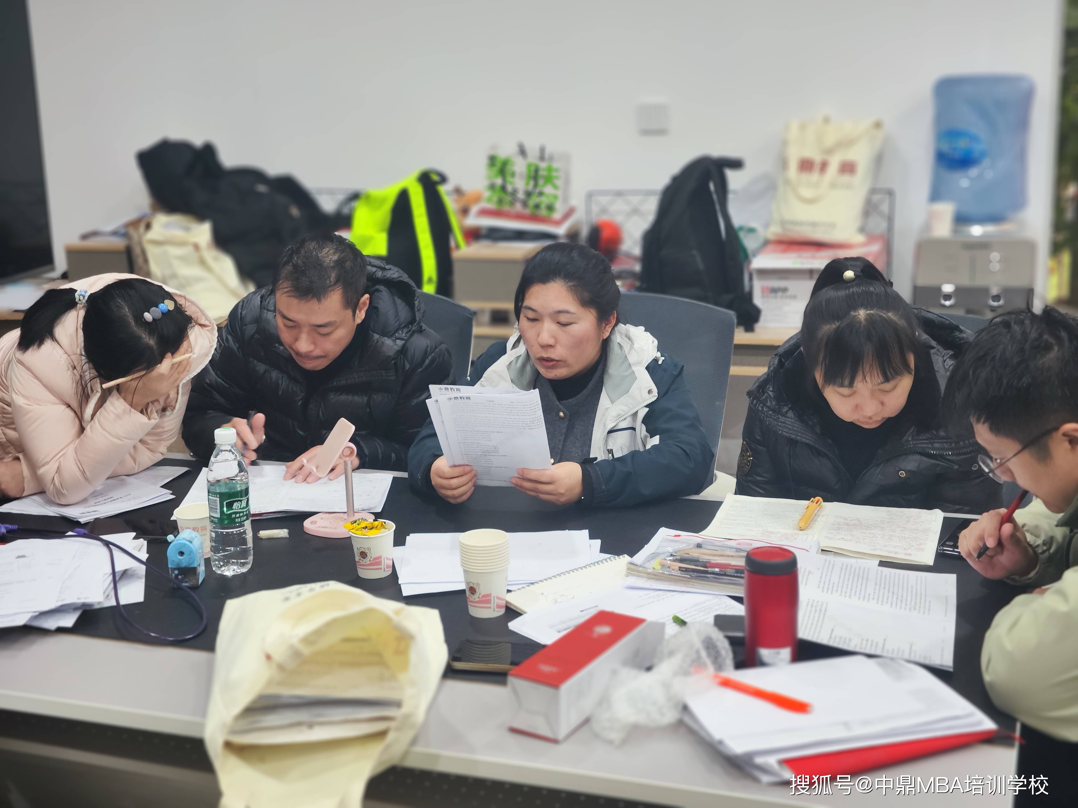 在職人考研需要報班嗎？考研報班與自學