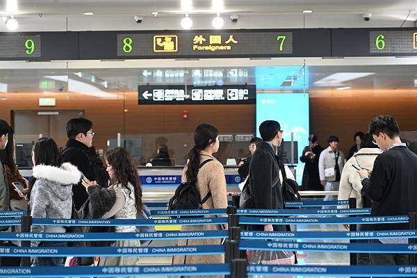 出入境證件“縫縫補補”？當心觸碰法律紅線