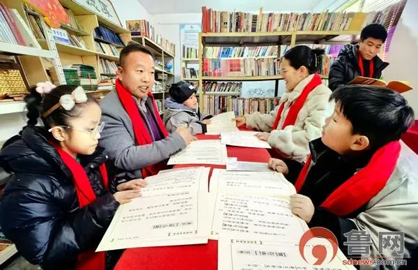 原創棗莊市山亭區王思營民辦圖書館開展“紅紙墨香傳福韻 敬老溫情暖社羣”活動