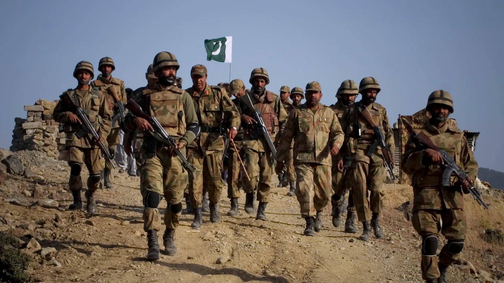 血拼一夜！千名叛軍死亡衝鋒，巴鐵翼龍大開殺戒：美械武器全被炸