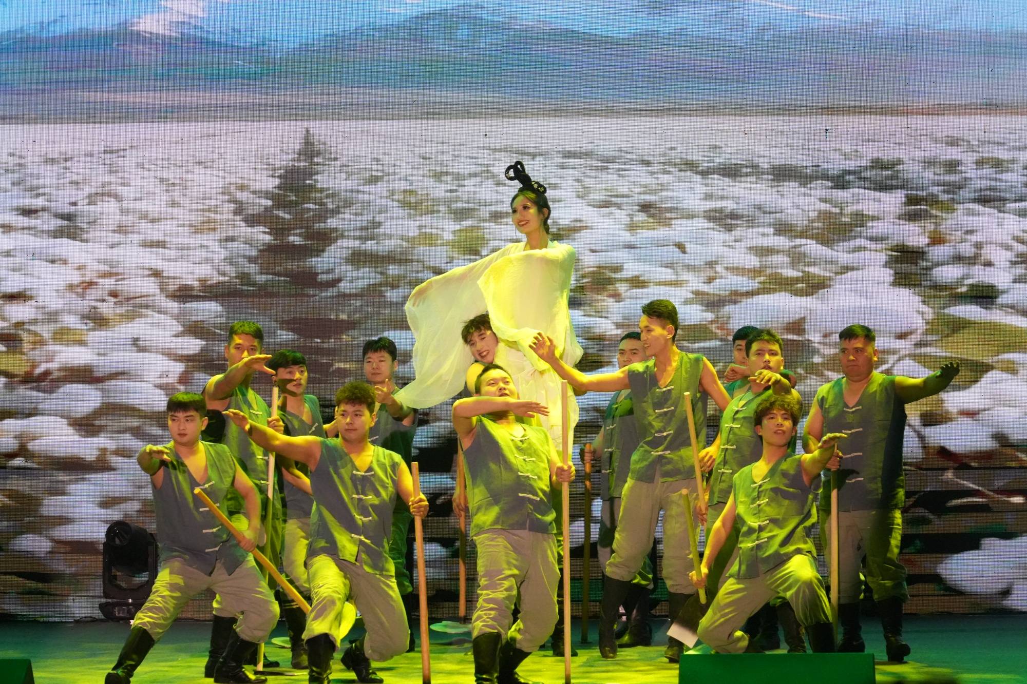 音樂舞蹈詩《夢迴羅布淖爾》首演圓滿落幕