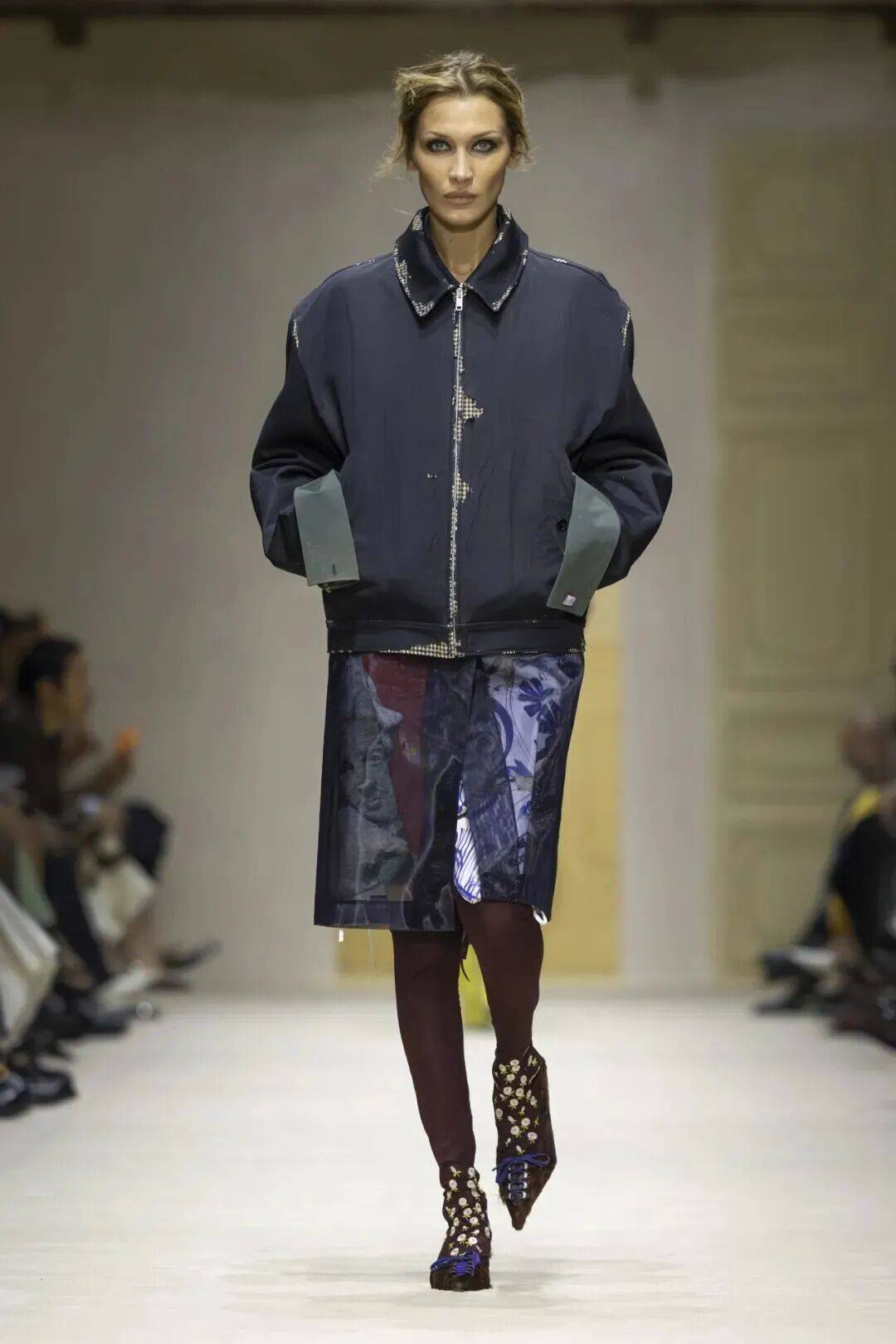 十五位女性，六十套造型，Prada 如何理解穿著