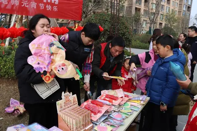 鄭州這所小學將開學前的收心會開在了社羣裡……