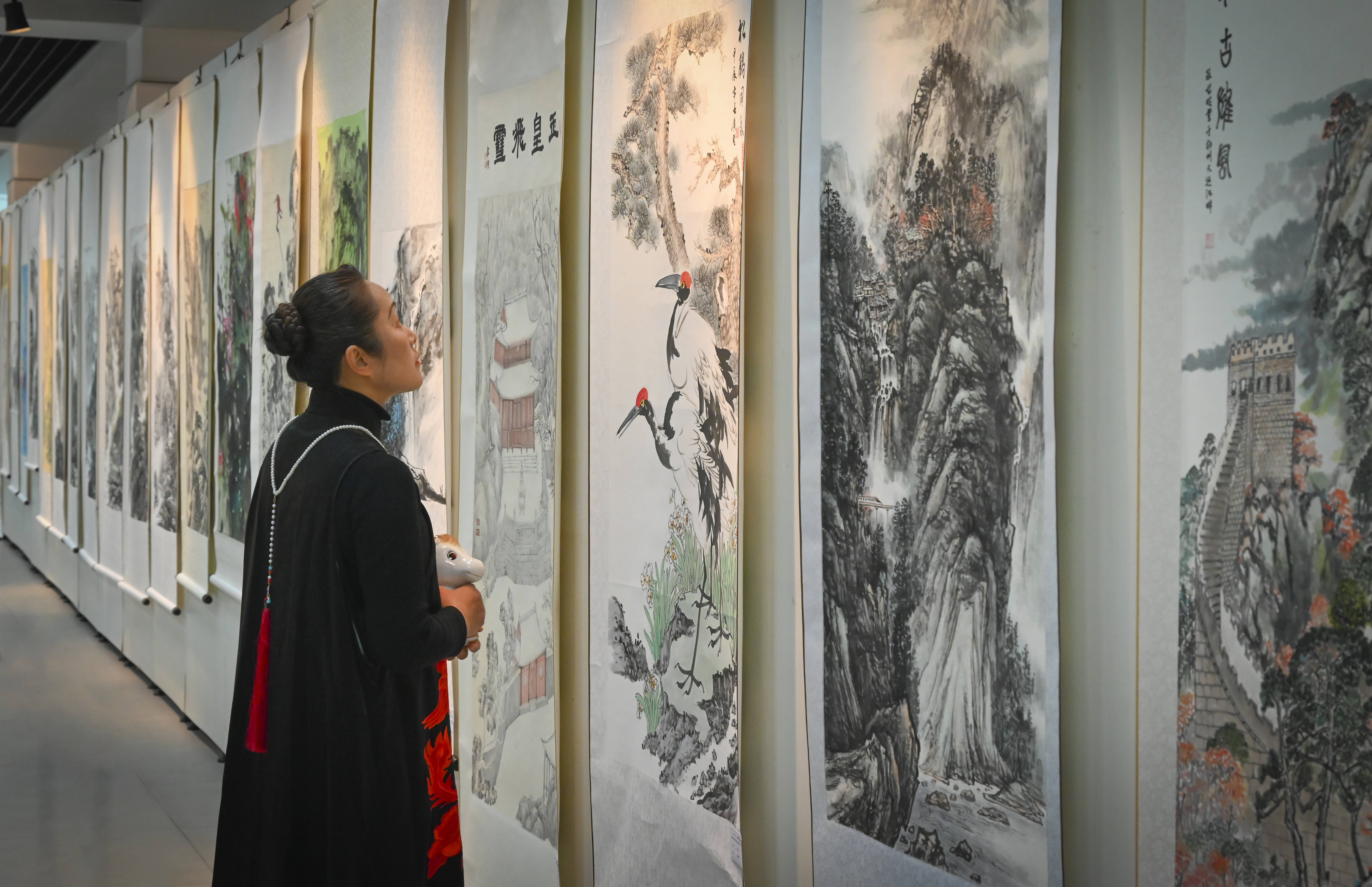 原創[文化揚州]歡天喜地迎馬年！當刺繡華服邂逅非遺與書畫