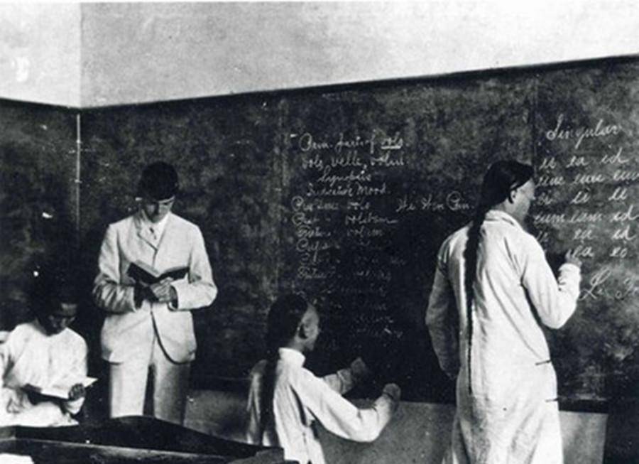 原創將近十年的留美計劃被迫終結，容閎開創的留學教育卻影響深遠