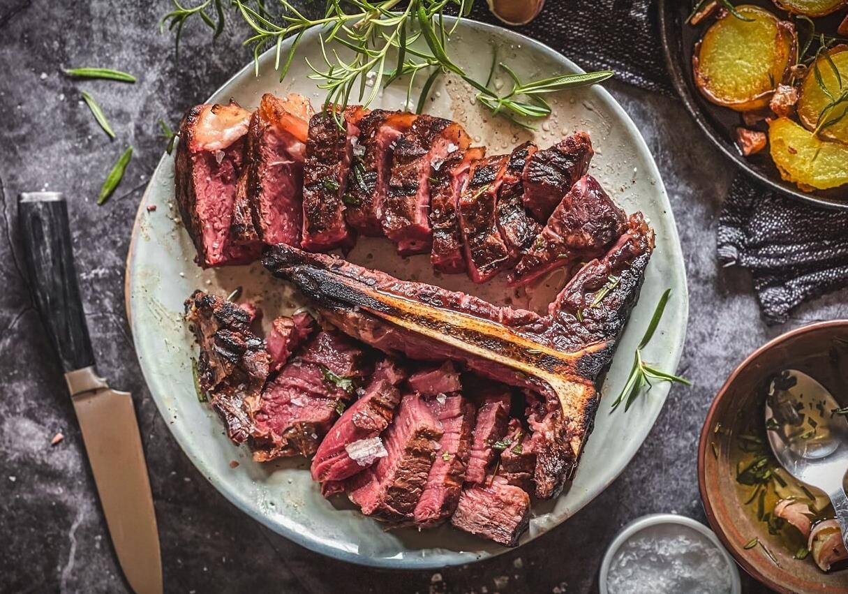 原創憑什麼佛羅倫薩牛排可以成為地標性美食？揭開這塊牛排的美味秘密