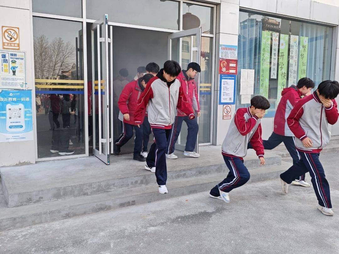 築牢校園安全防火線，臨沂魯州高階中學舉行消防演練