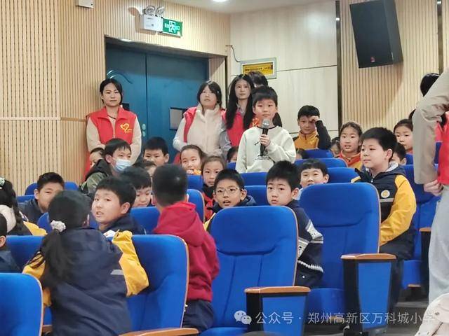 鄭州高新區萬科城小學：“大”學生給小學生普及食品安全知識