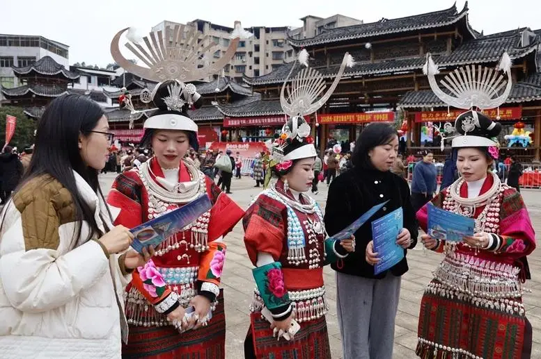 招聘會搬進蘆笙場