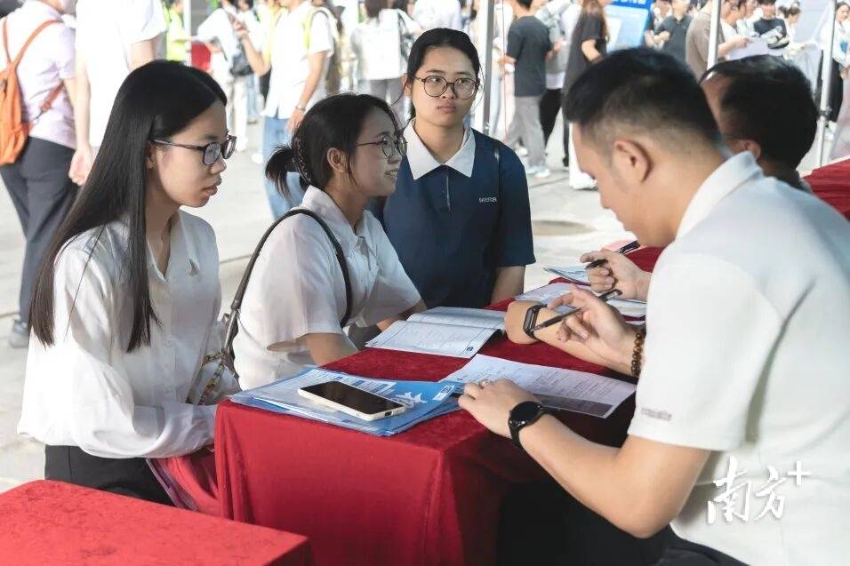 企業招聘關注啥？“百萬英才匯南粵”茂名春季招聘會達成意向1500人