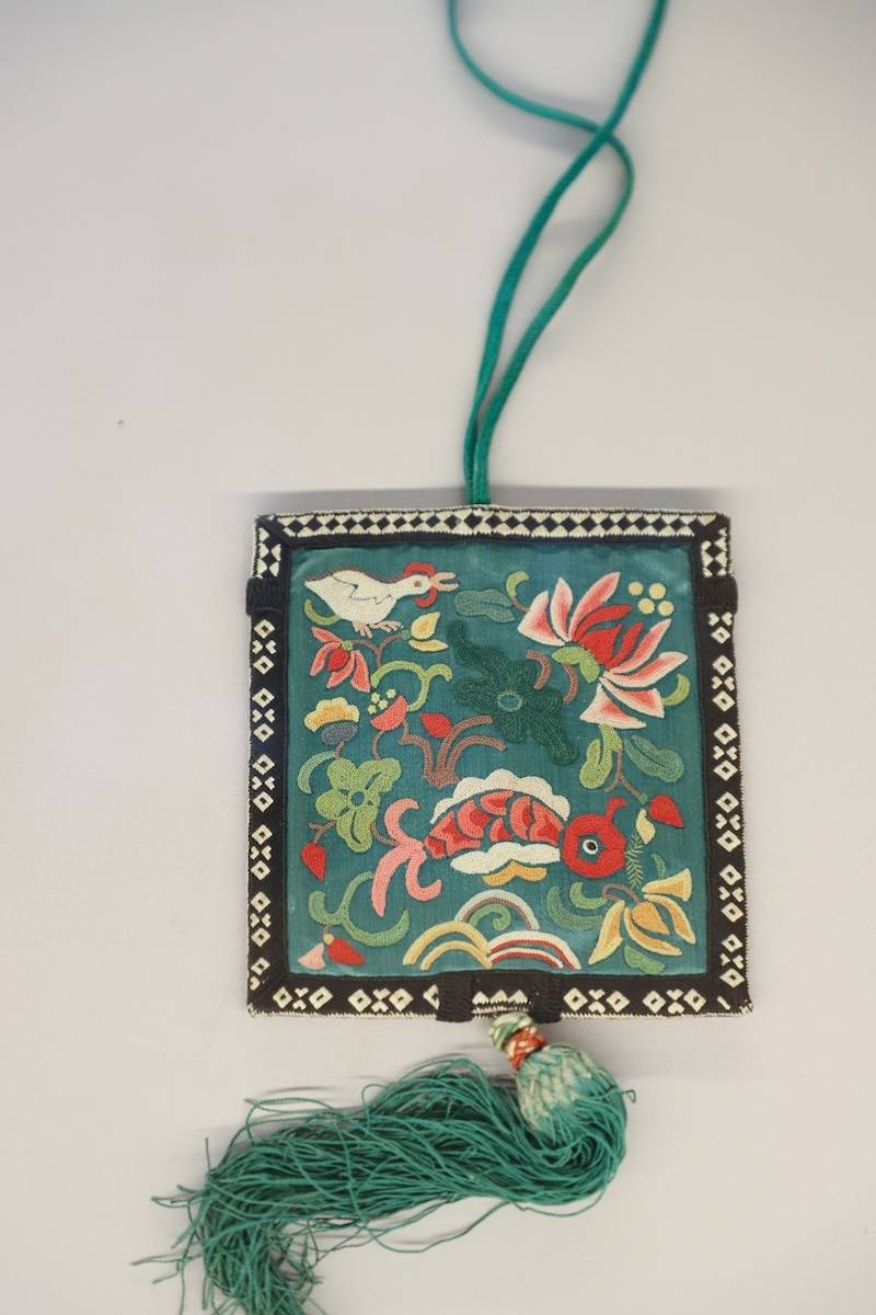 感受盈握之間的荷包與刺繡之美