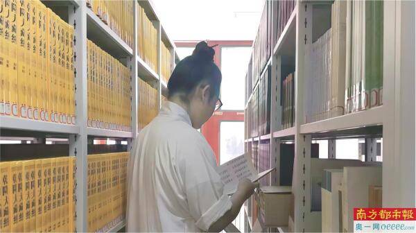 凡人修道:日讀經、易 夜學外語 練樂器書法 習太極打坐