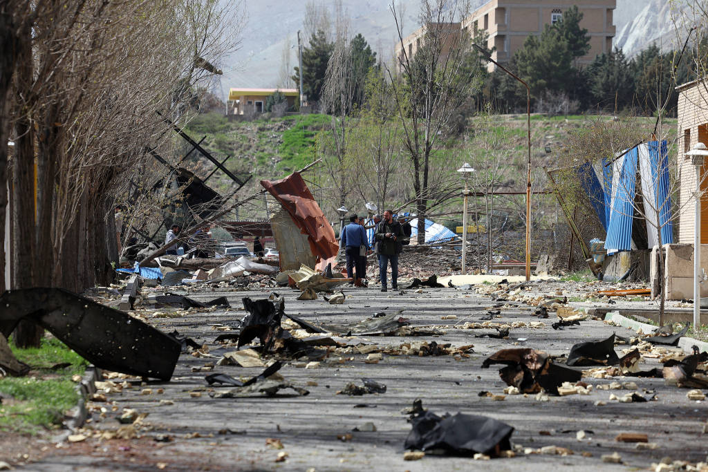 圖說｜310名師生遇難！伊朗悼念美以襲擊遇難小學生