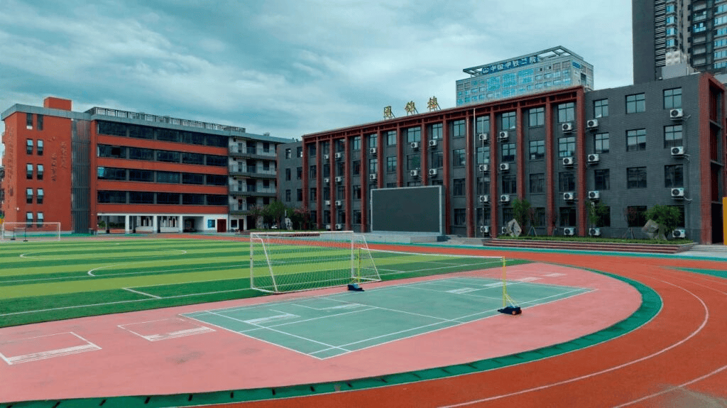 原創成都老牌中學逆襲！72 載守心育人，成教育界黑馬！