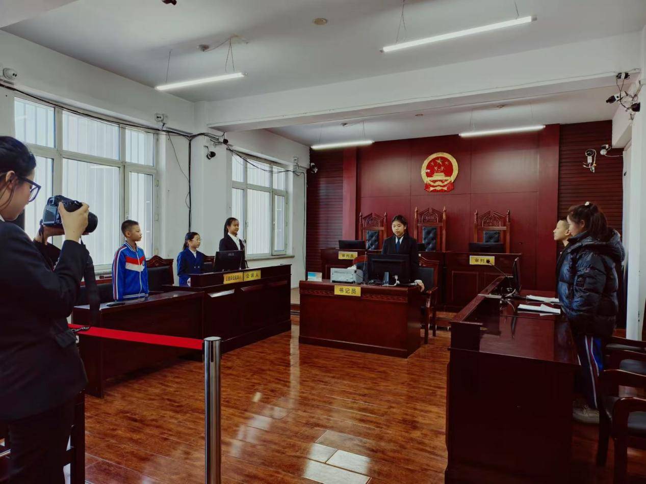 原創佳木斯市東風區東興小學開展“模擬法庭”主題實踐活動