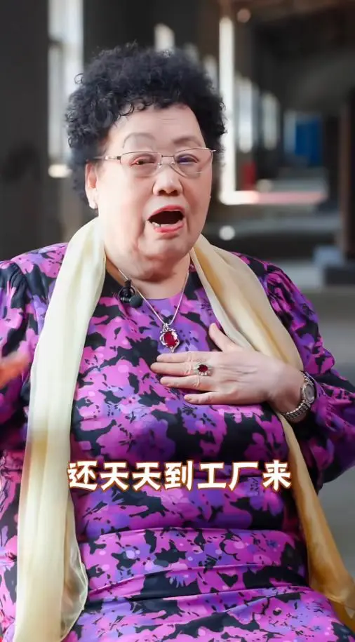 原創陳麗華頂奢收藏，從鴿血紅到天價帝王綠手鐲，都比不上她看家之寶