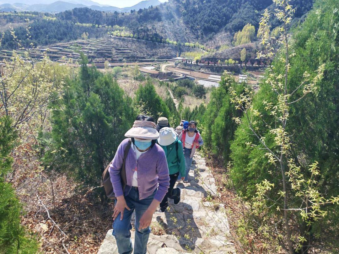 濟南市萊蕪第一中學初中部（魯礦中學）：踏春尋芳啟新程 凝心聚力促發展