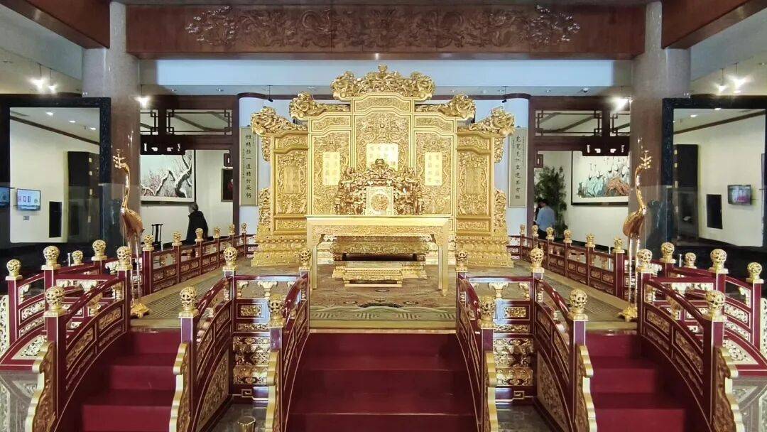 原創陳麗華頂奢收藏，從鴿血紅到天價帝王綠手鐲，都比不上她看家之寶