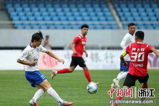 “包郵區”快遞小哥足球賽在浙江杭州上演