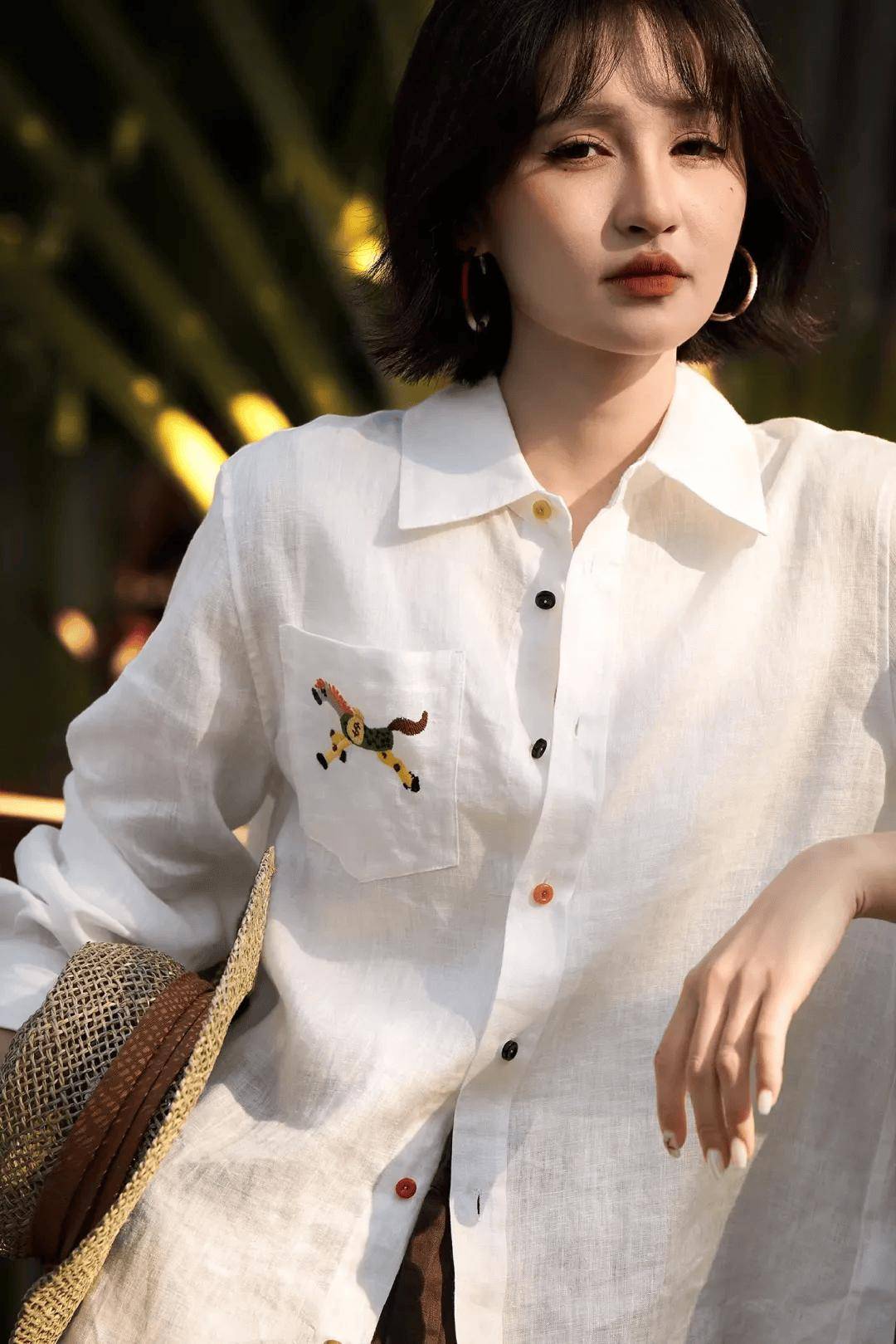 義大利百年“老錢風”，彩虹扣+小馬刺繡苧麻襯衫，穿出定製質感！