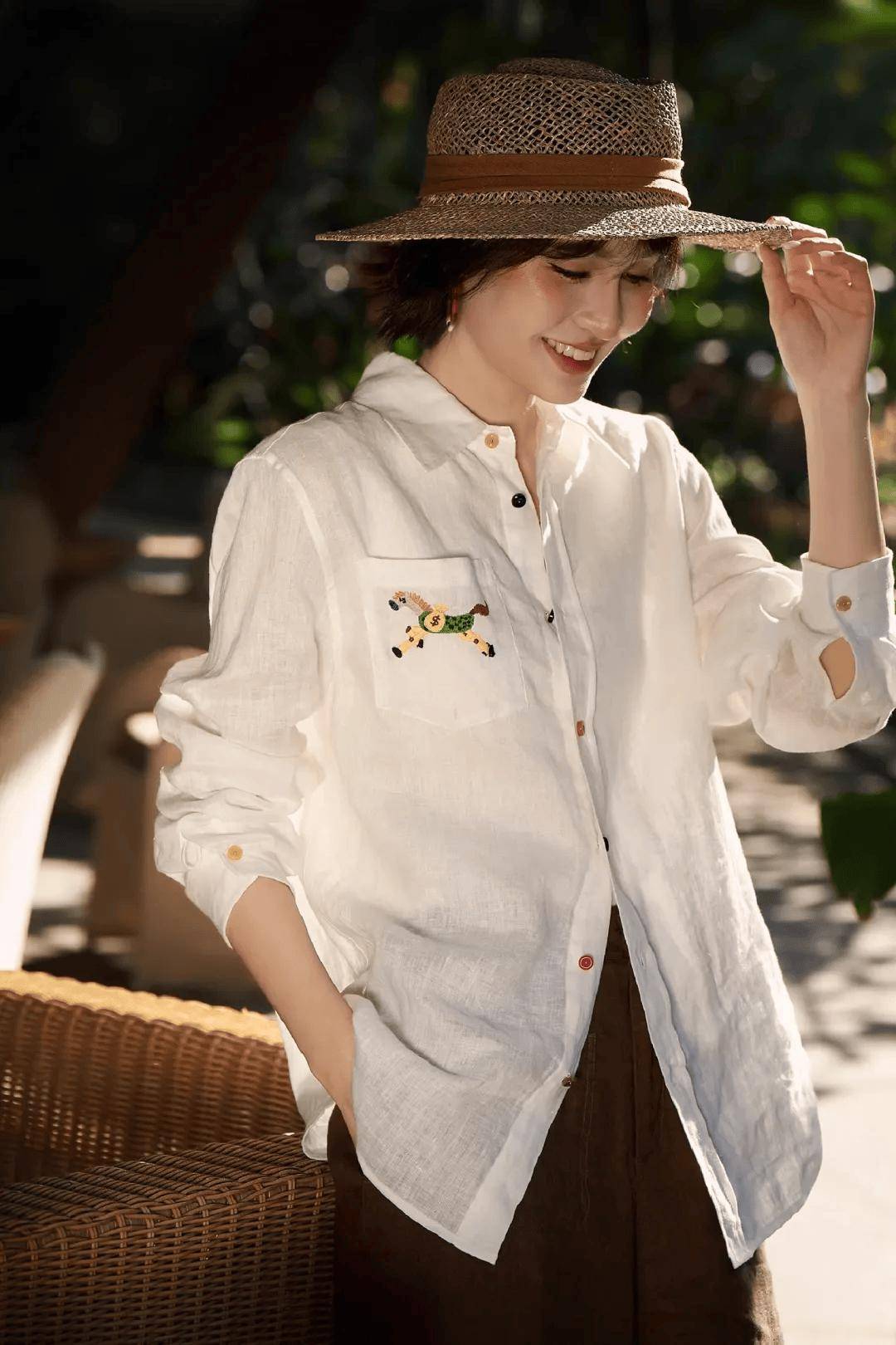 義大利百年“老錢風”，彩虹扣+小馬刺繡苧麻襯衫，穿出定製質感！