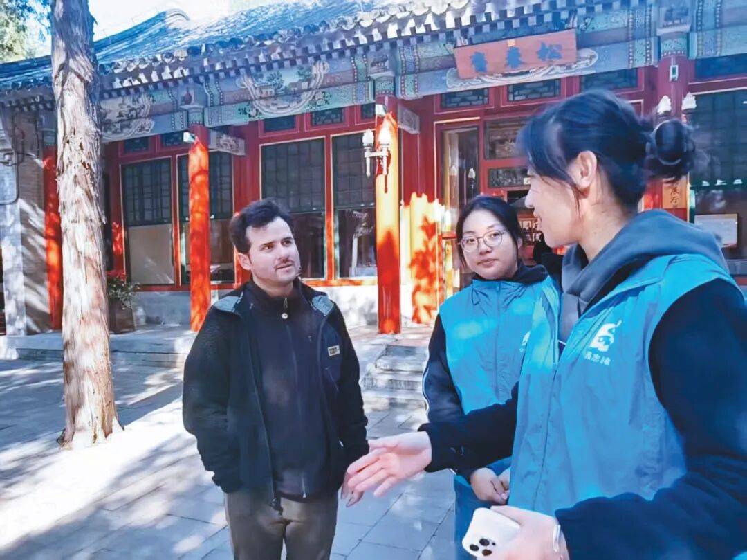 這群大學生在頤和園給老外講“中國故事”