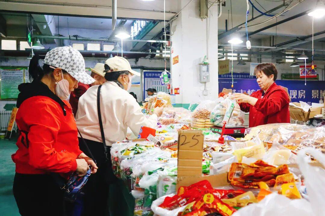 保障市場公平交易 師市市場監管局上門檢定電子秤