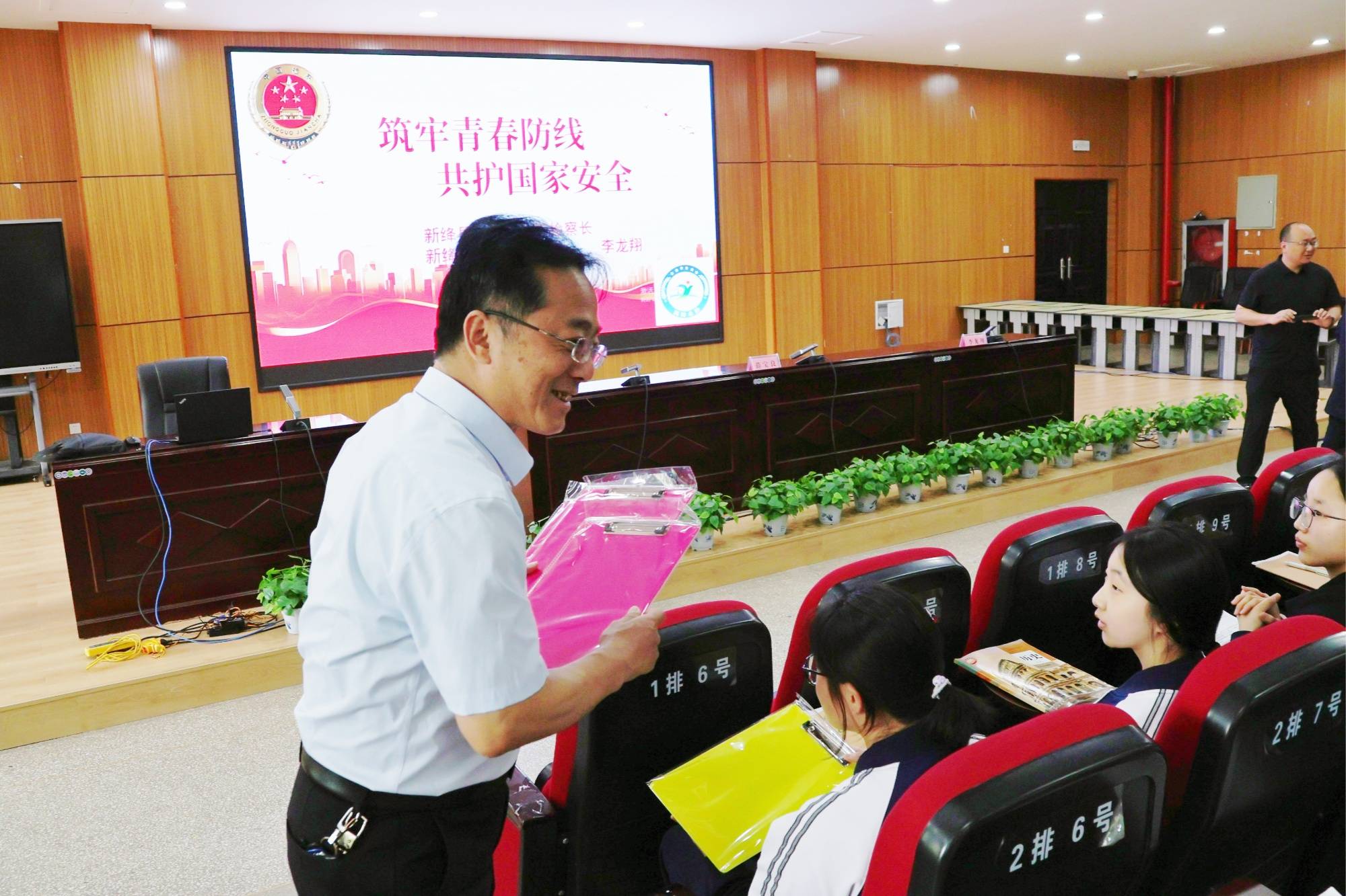 以法治之力築牢青春防線 山西新絳中學法治副校長“上崗”