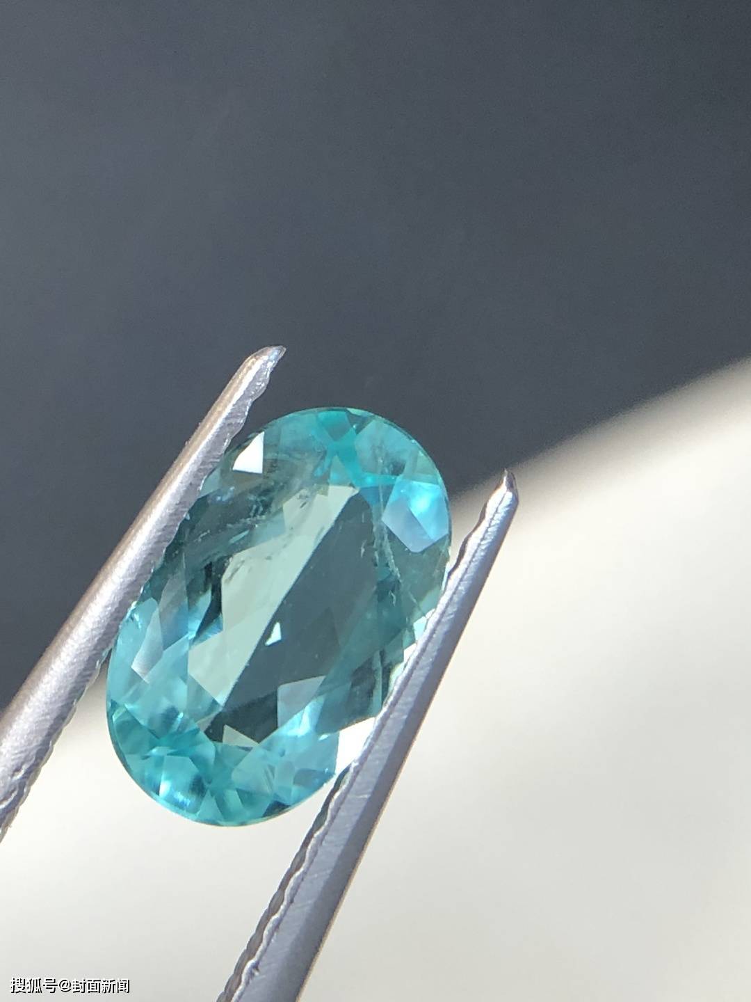 快遞員失手摔了2萬餘元藍寶石 快遞公司：全額賠付，已打款｜雲投訴