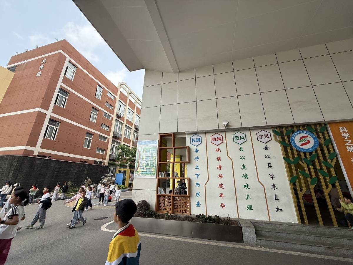 湖北省全民閱讀活動週上，唯一一支學生演出隊伍來自一所普通小學