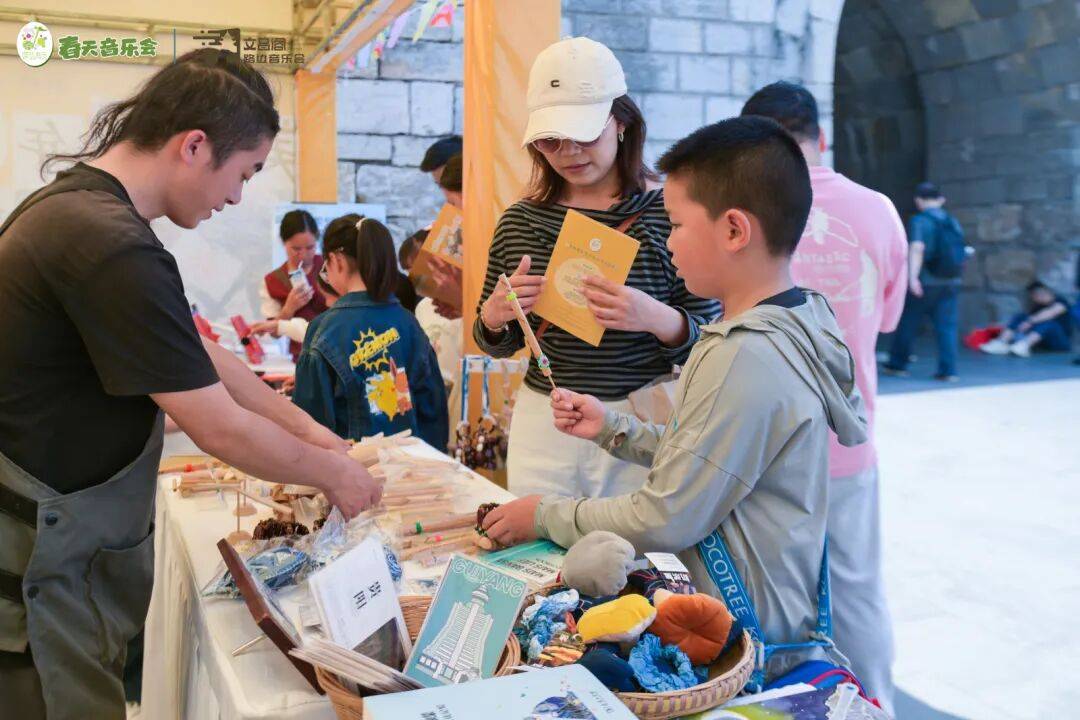 詩滿古城 書香築夢——第十六屆貴陽市社羣兒童圖書音樂節文昌閣啟幕