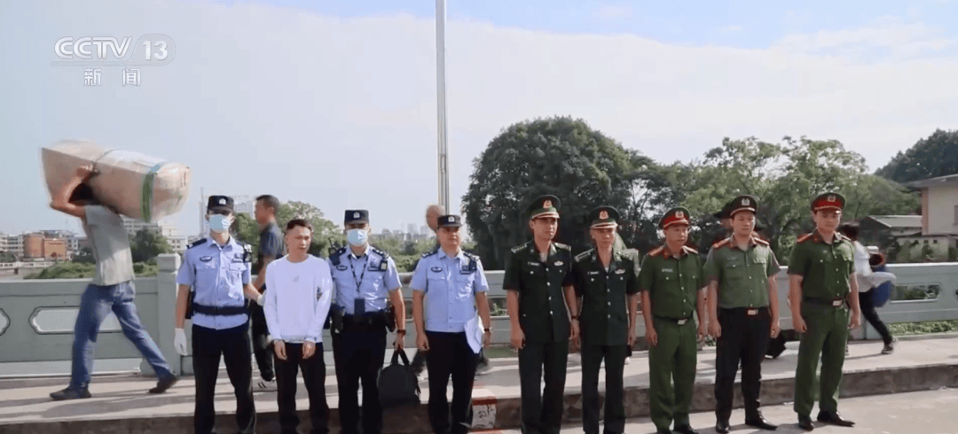 重點中學高三學生招募人員偷渡，被抓時微信零錢超20萬元