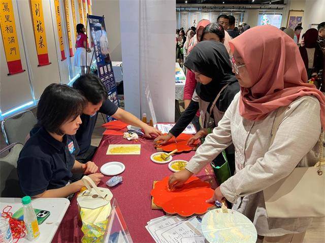 “國際中文日·蘭亭雅集書法暨中華文化體驗”活動在雅加達舉行