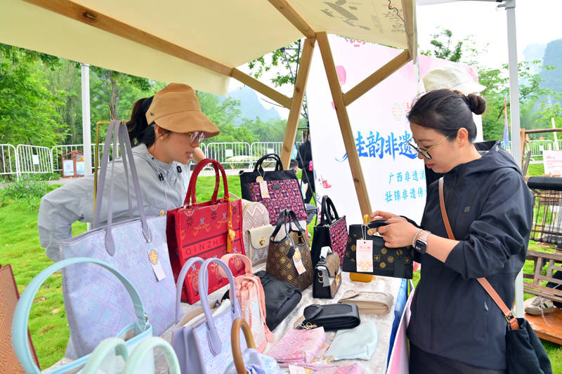 大新縣“三月三”非遺美食文創展人氣爆棚