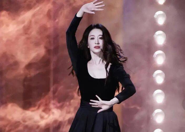 原創李小冉讓舞蹈界失去了一個無關緊要的人！卻締造美女紅星
