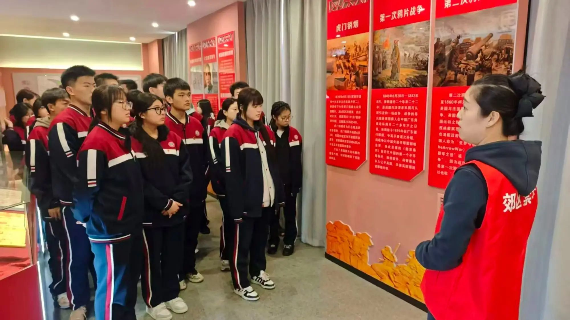 佳木斯郊區組織青少年參觀禁毒教育基地