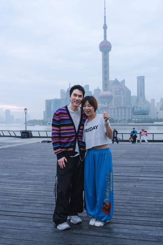 全網挑戰《愛情鳥》舞蹈，林依輪親自“批作業”