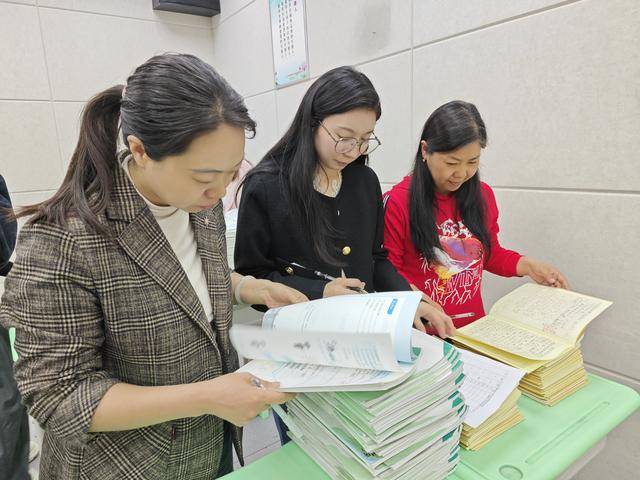 鄭州高新區蓮花街小學開展作業專項檢查