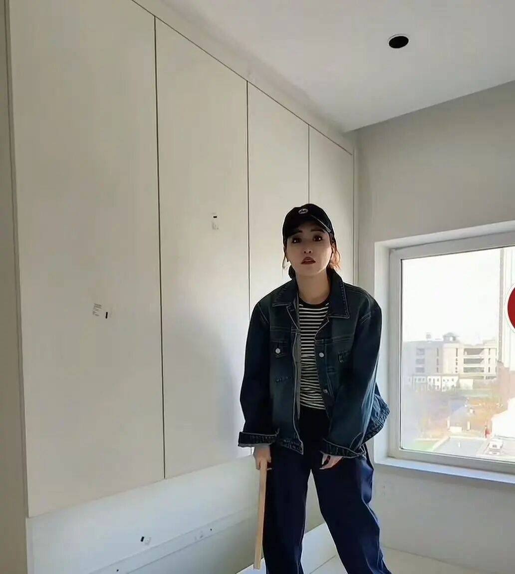 “極簡風”被裝修成“靈堂風”，當事人否認“34萬裝修400平米”：裝修公司虛報600平米