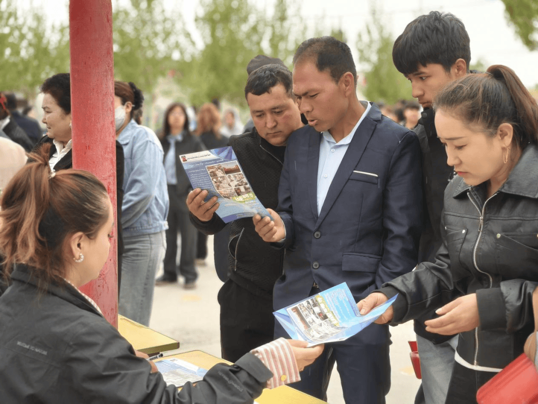 新和縣舉辦紡織服裝產業專場招聘會 精準搭臺促就業