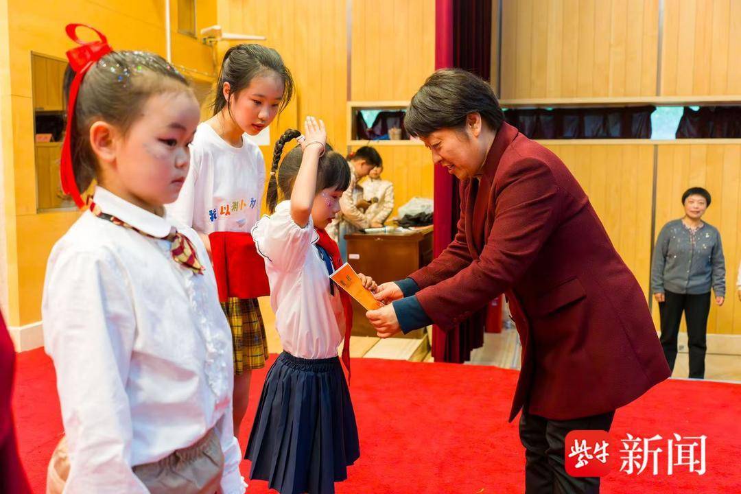 “晨誦、午讀、暮省”十年如一日！南京這所小學讀書節倡導家校共讀
