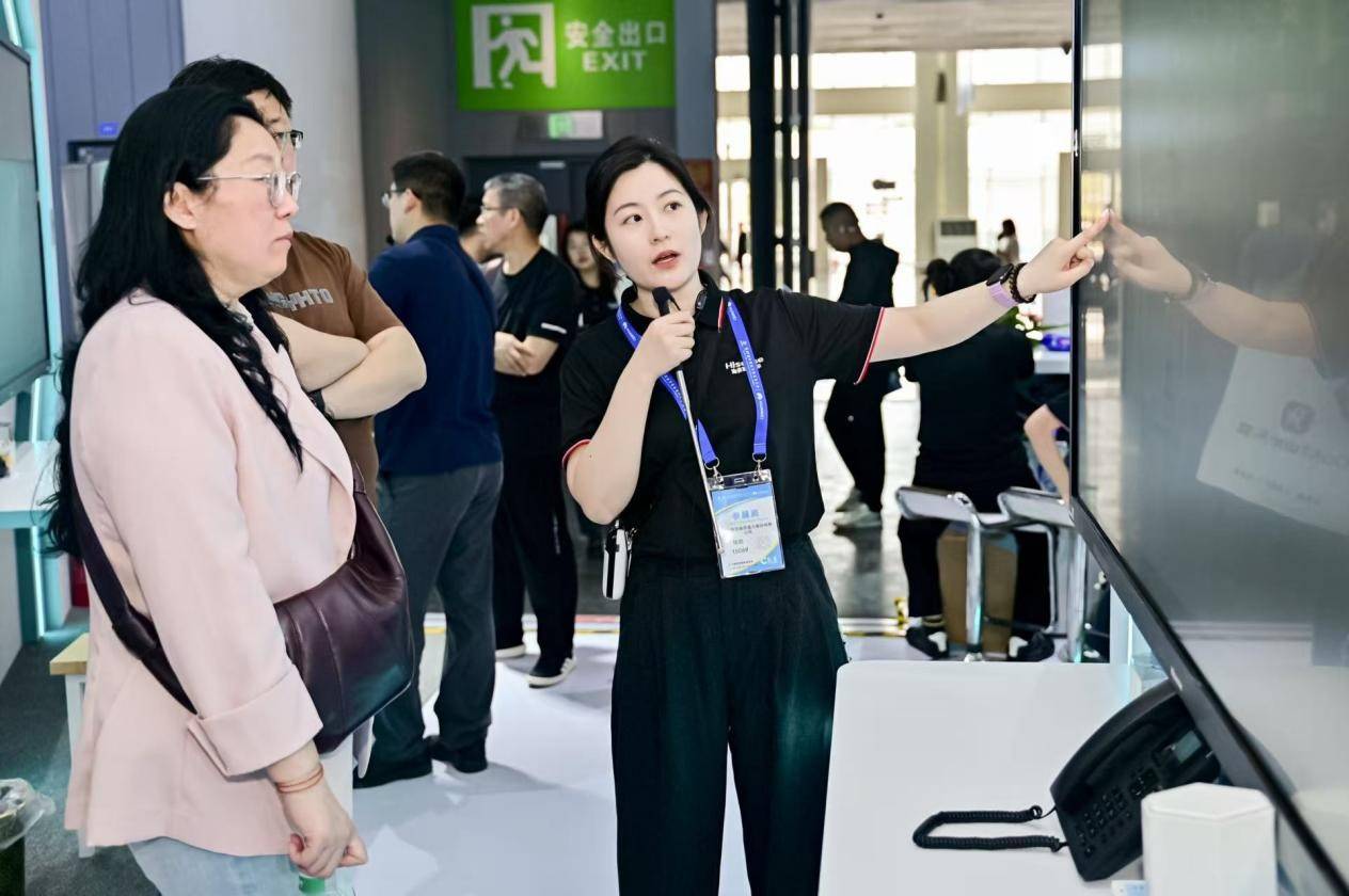 智領變革，無界教育：海信商用顯示亮相第87屆中國教育裝備展示會