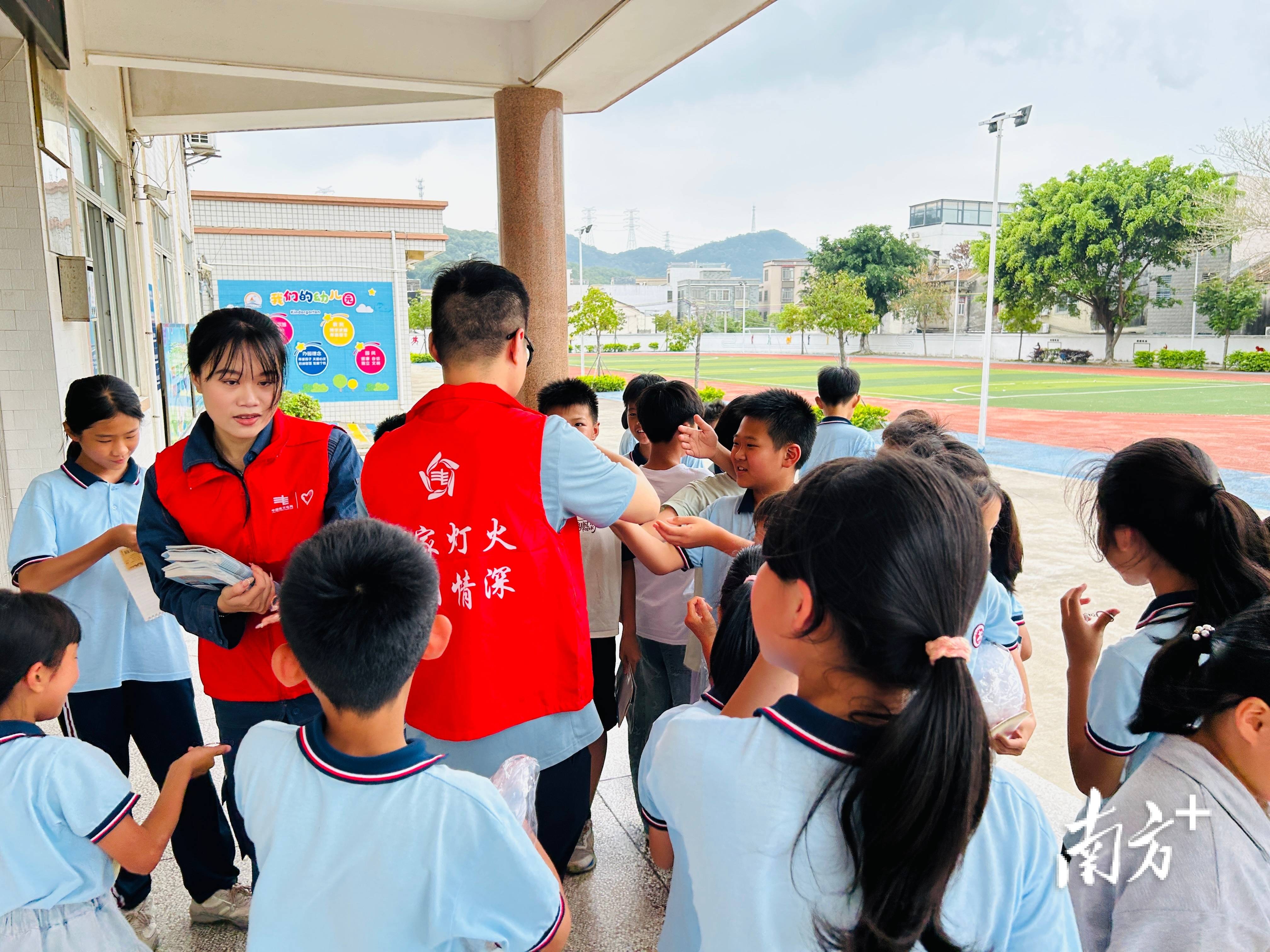 世界讀書日，饒平這所鄉村小學來了一群“電老師”