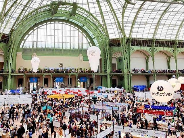 湘繡驚豔巴黎！湖南工藝美院非遺作品亮相巴黎圖書節